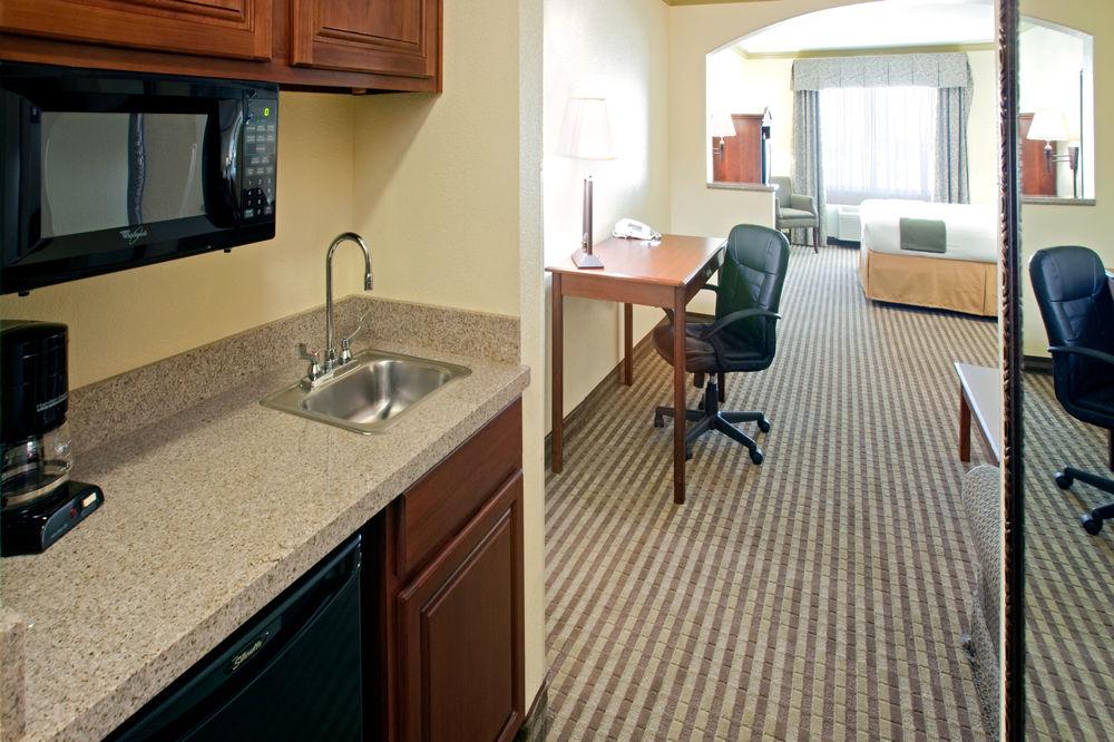 Holiday Inn Express Lake Worth Nw Loop 820 By Ihg Fort Worth Exterior photo